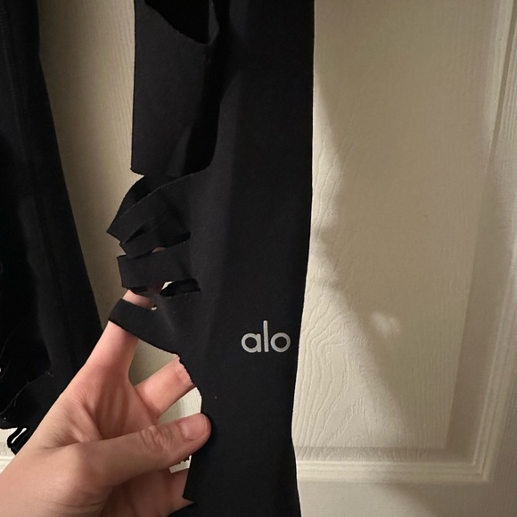 Alo Yoga High Waisted Ripped Warrior Leggings Black Sz XS - Picture 7 of 9